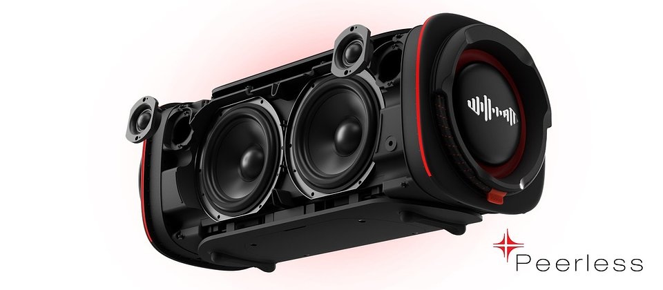 The 99Wh swappable battery is a key differentiator — run it flat, swap it out, keep playing.
