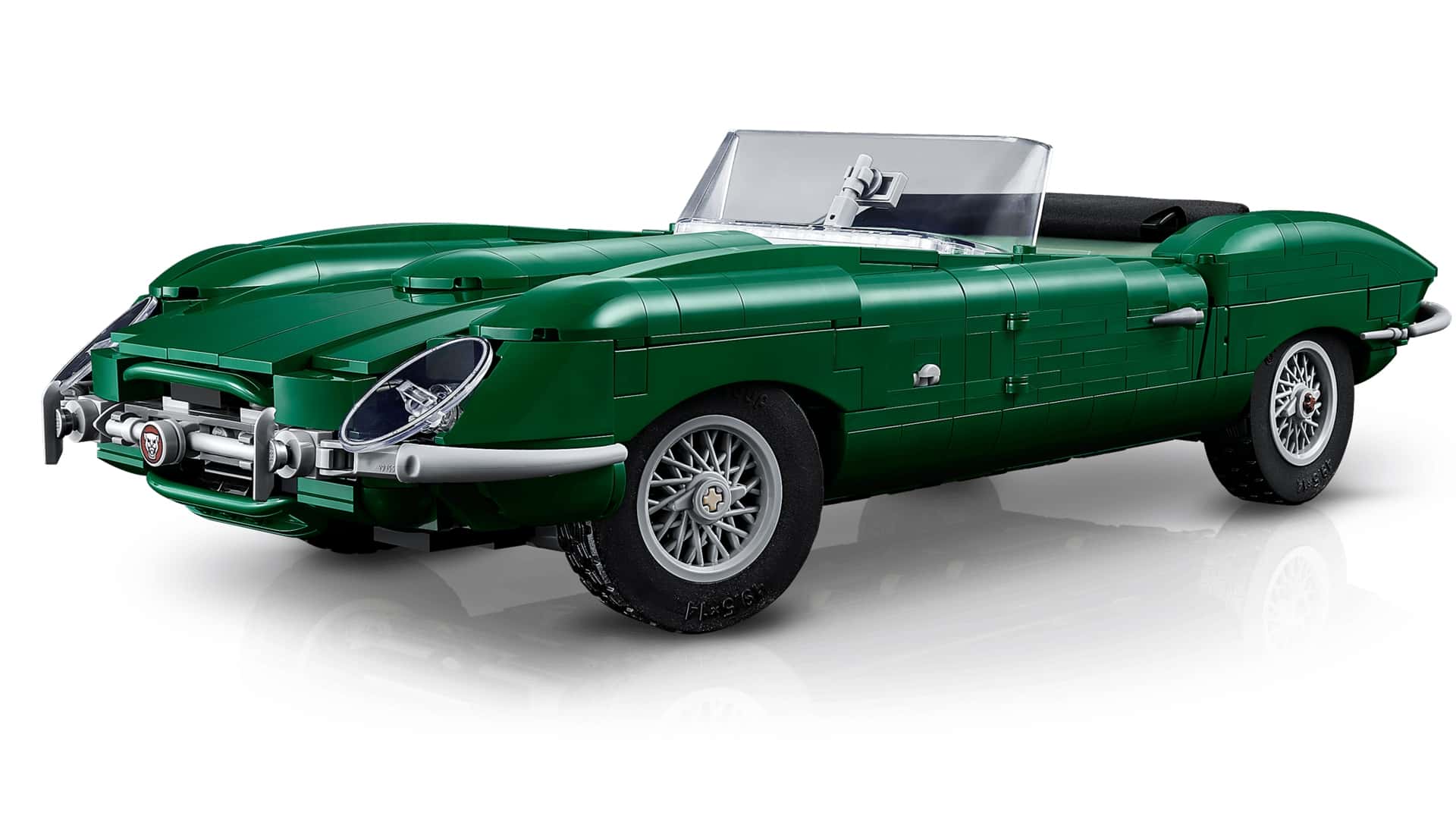 LEGO Jaguar E-Type з відкритим капотом