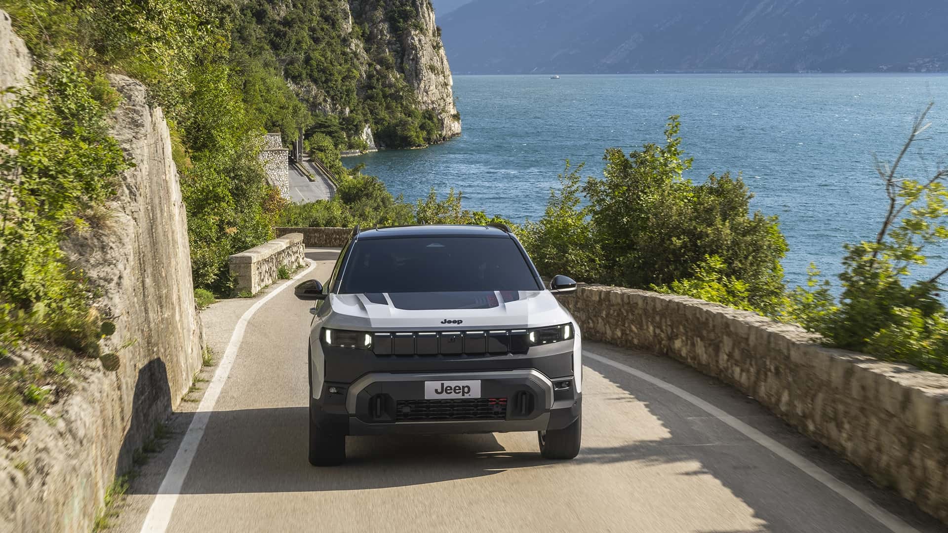 Jeep Compass 4xe 2026 - великоплановий вигляд