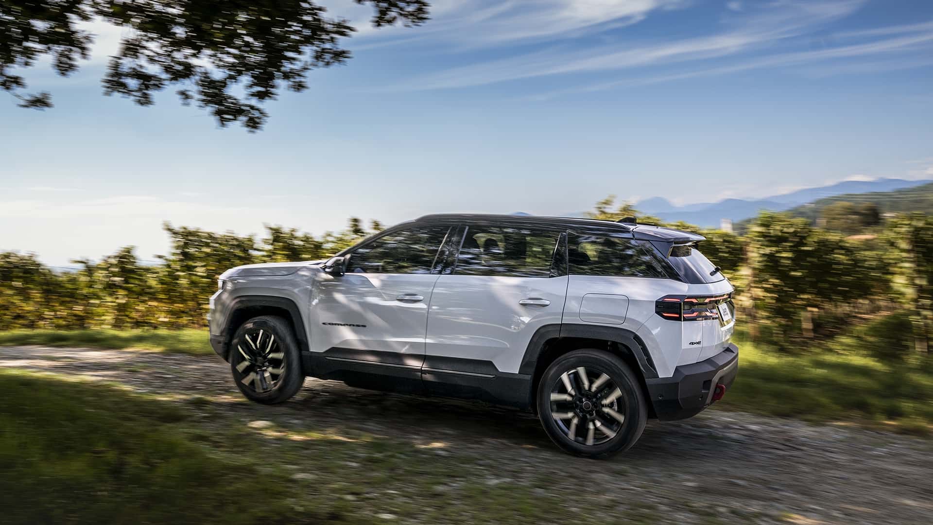 Jeep Compass 4xe 2026 - бокова вигляд