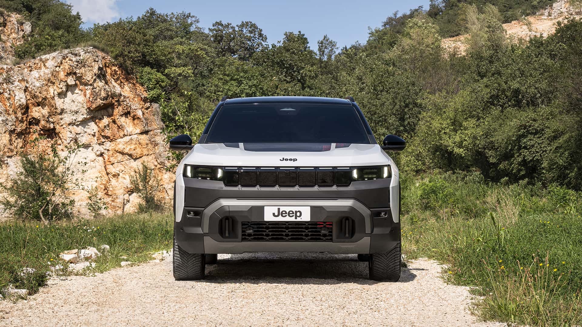 Jeep Compass 4xe 2026 - масштабний стиль