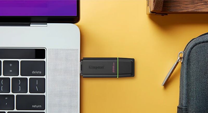 La DataTraveler Exodia G2 se décline en quatre coloris selon la capacité : noir, bleu, vert et violet.
