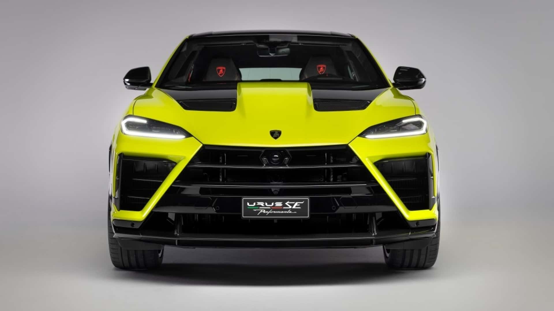 Lamborghini Urus SE Performante вигляд спереду