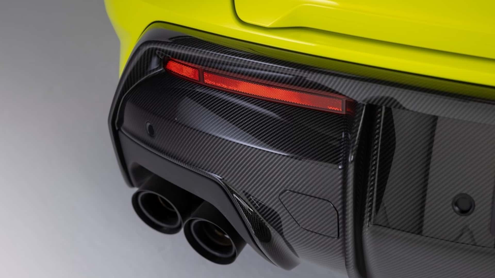 Lamborghini Urus SE Performante вигляд збоку спереду