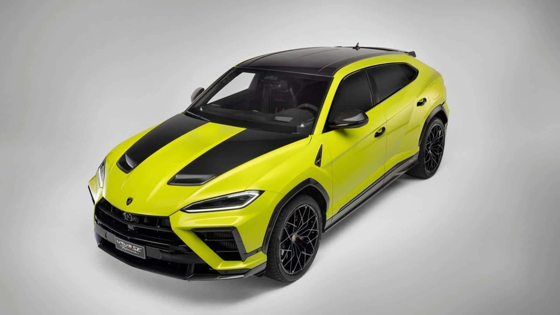 Lamborghini Urus SE Performante двигун та підкапотний простір