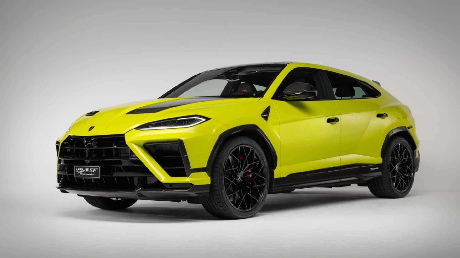 Lamborghini Urus SE Performante накладка на крила