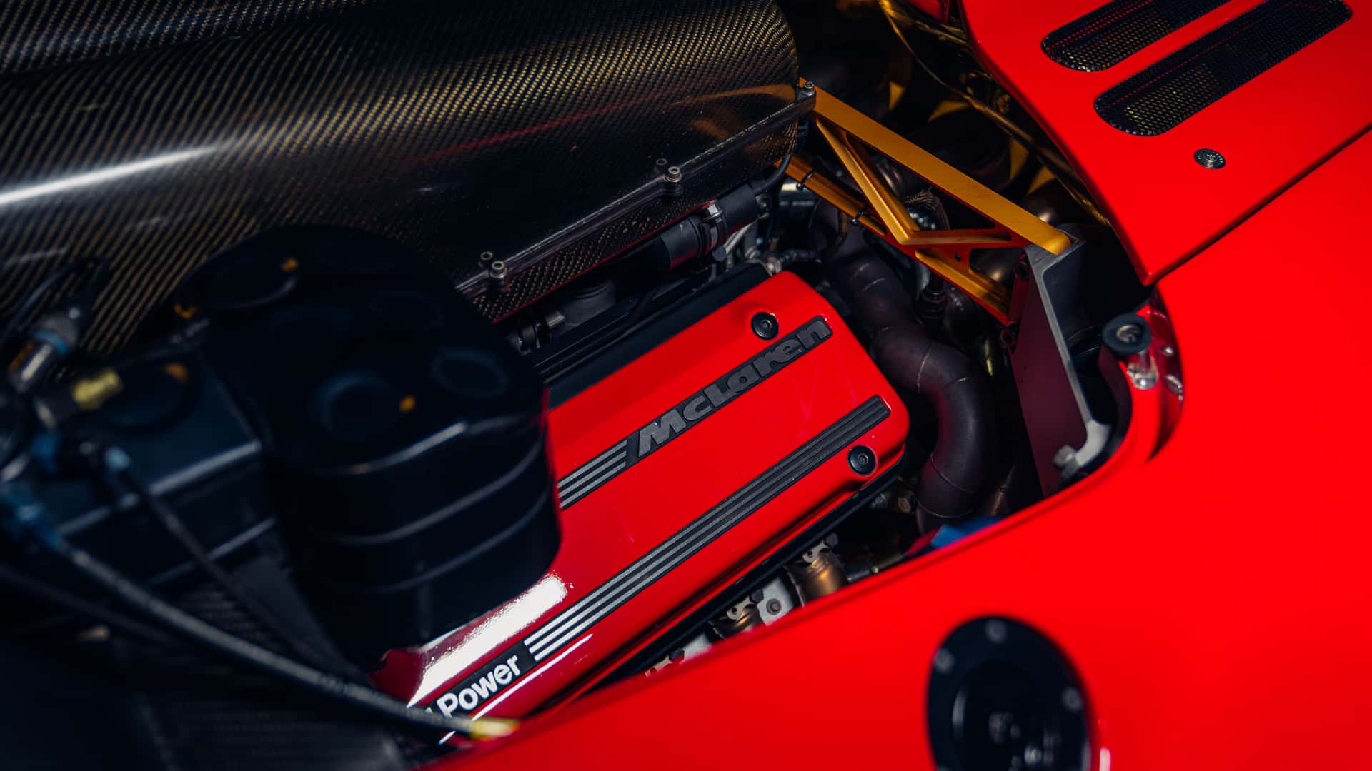 McLaren F1 GTR 1996 водительское место