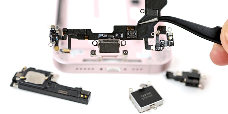 Підключення компонентів iPhone 17e