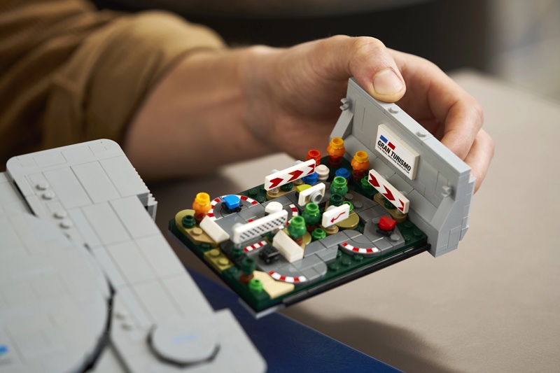 LEGO комплект з контролером і діорамами