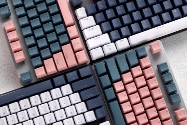 Le Lenovo Legion MK2 en format plein format 104 touches avec rétroéclairage RGB 10 zones.
