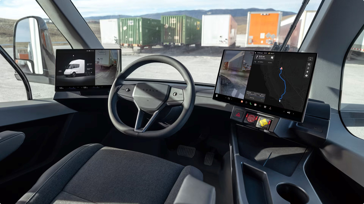 Кабина грузовика Tesla Semi