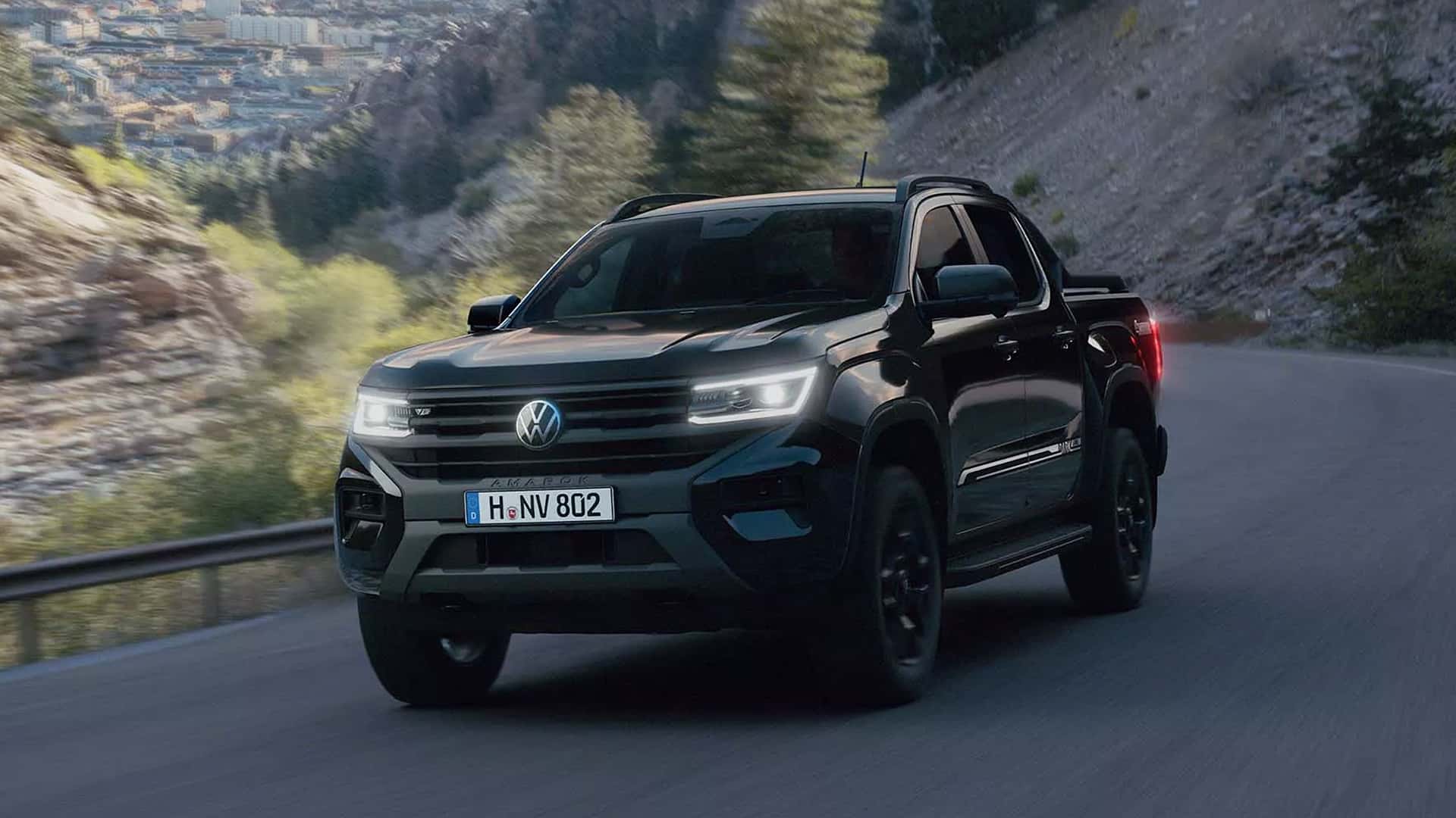 Боковий вид Volkswagen Amarok Dark Label