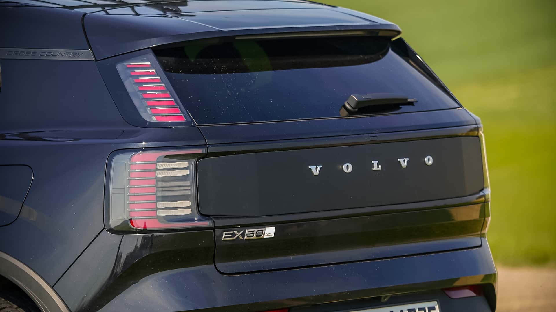 Передние фары Volvo EX30
