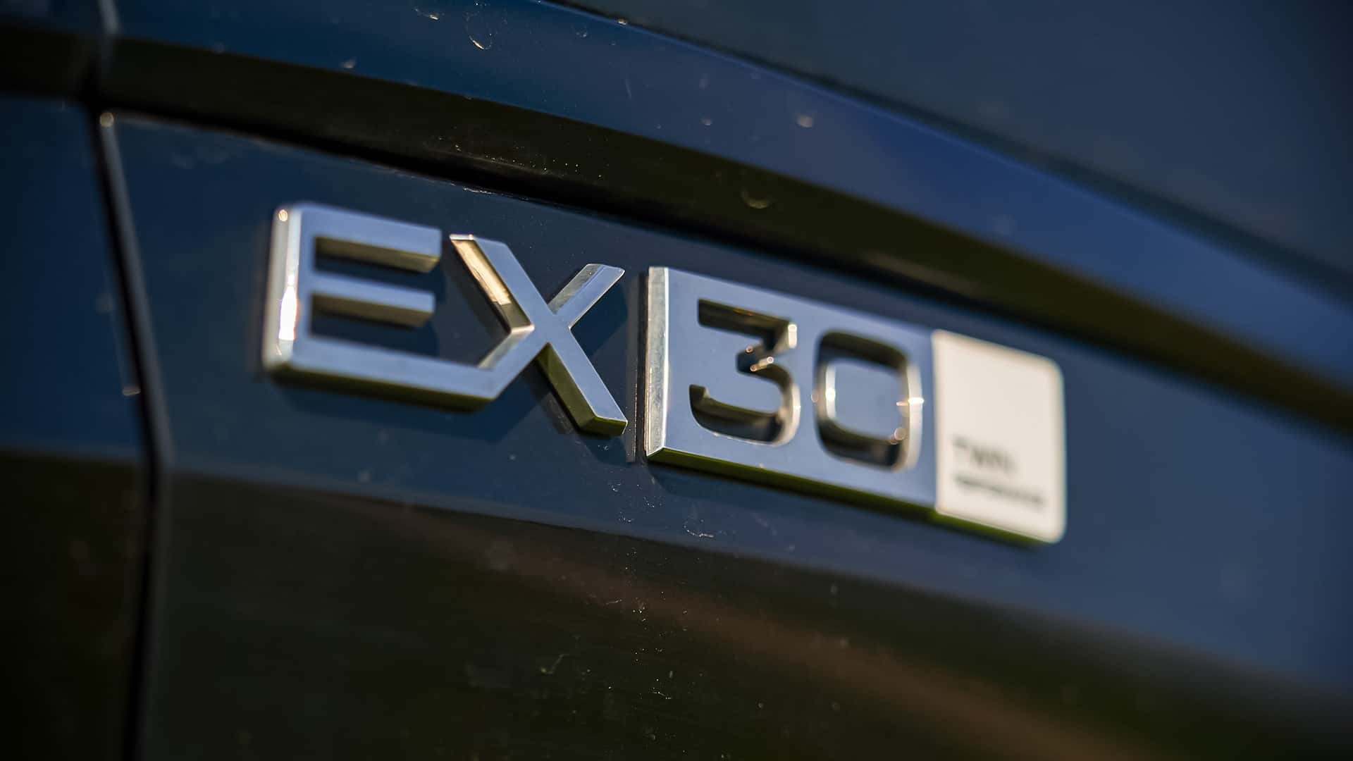 Спойлер и крыша Volvo EX30