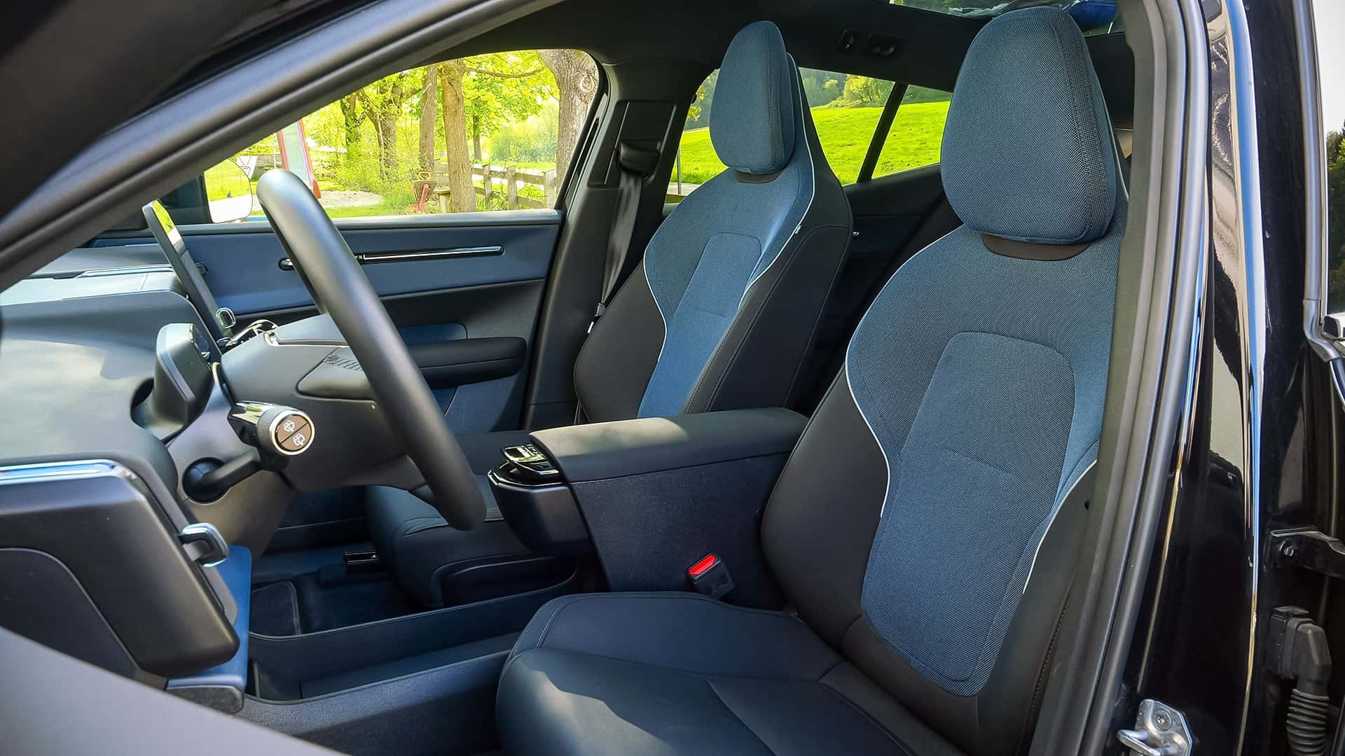 Задние фонари Volvo EX30