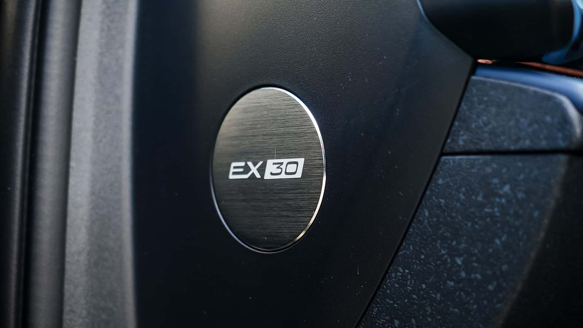Вид на салон Volvo EX30 через задние двери