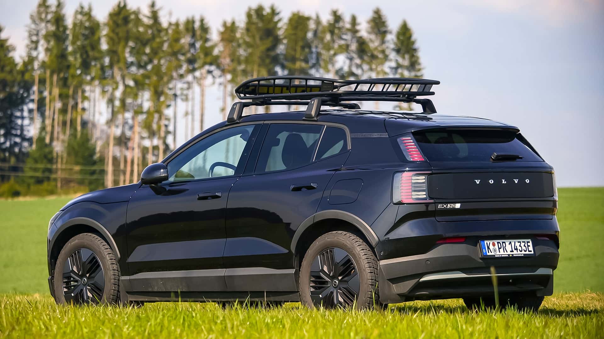 Детали переднего бампера Volvo EX30