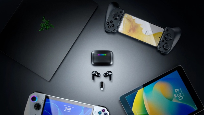 Razer Hammerhead V3 HyperSpeed headphones and case